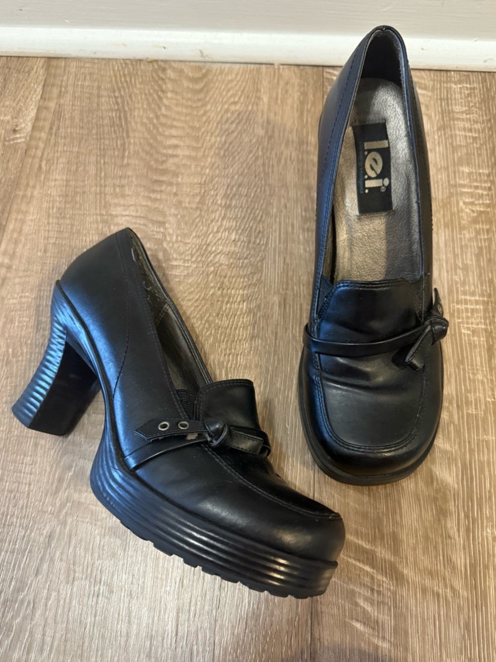 lei Black vegan Leather Platform heels.